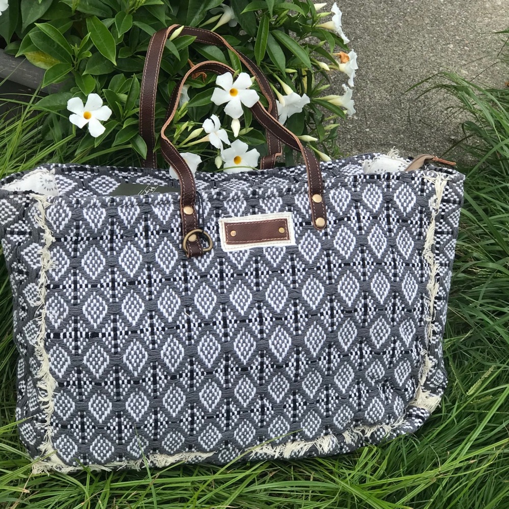 Large tote